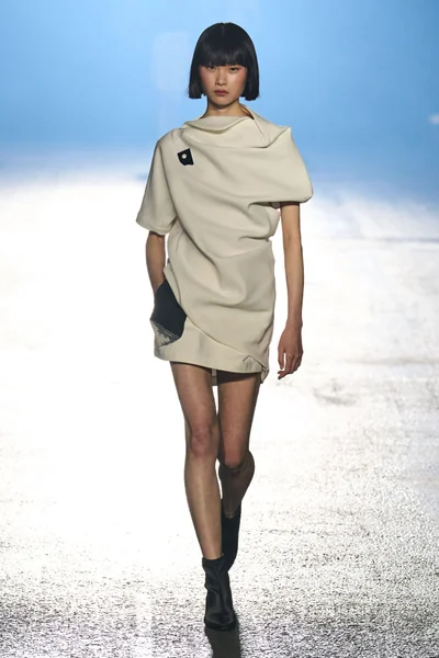 Look 3